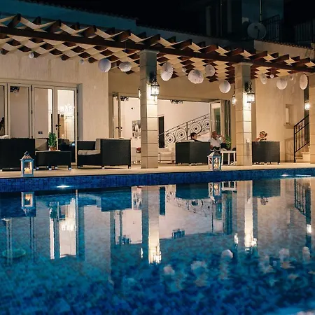 Eagles Cliff Villa